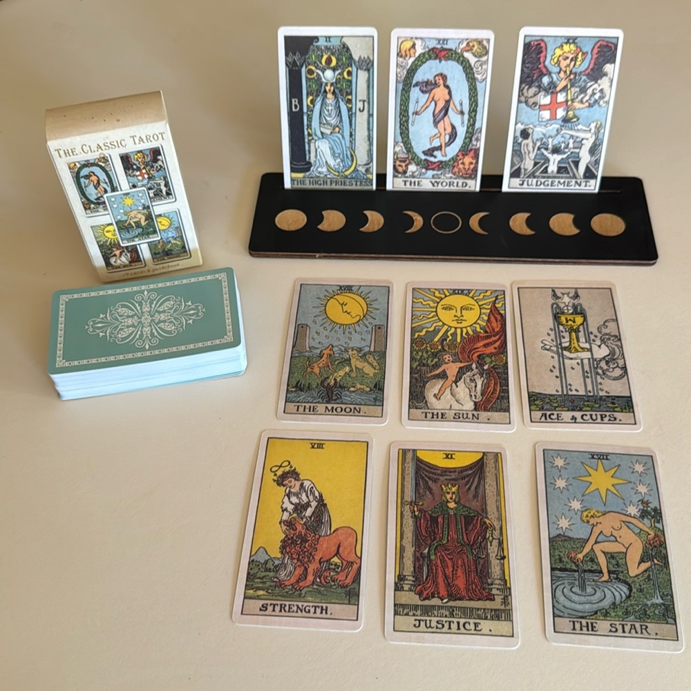The Classic Tarot 78 cards deck new in box